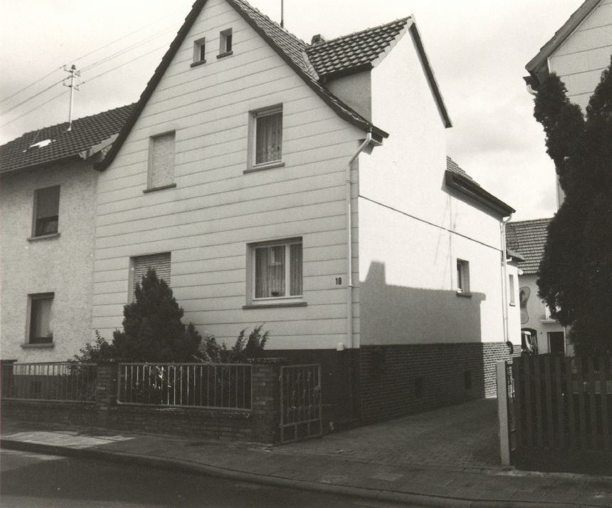 Burgsolms, Kegelbahnstraße 18