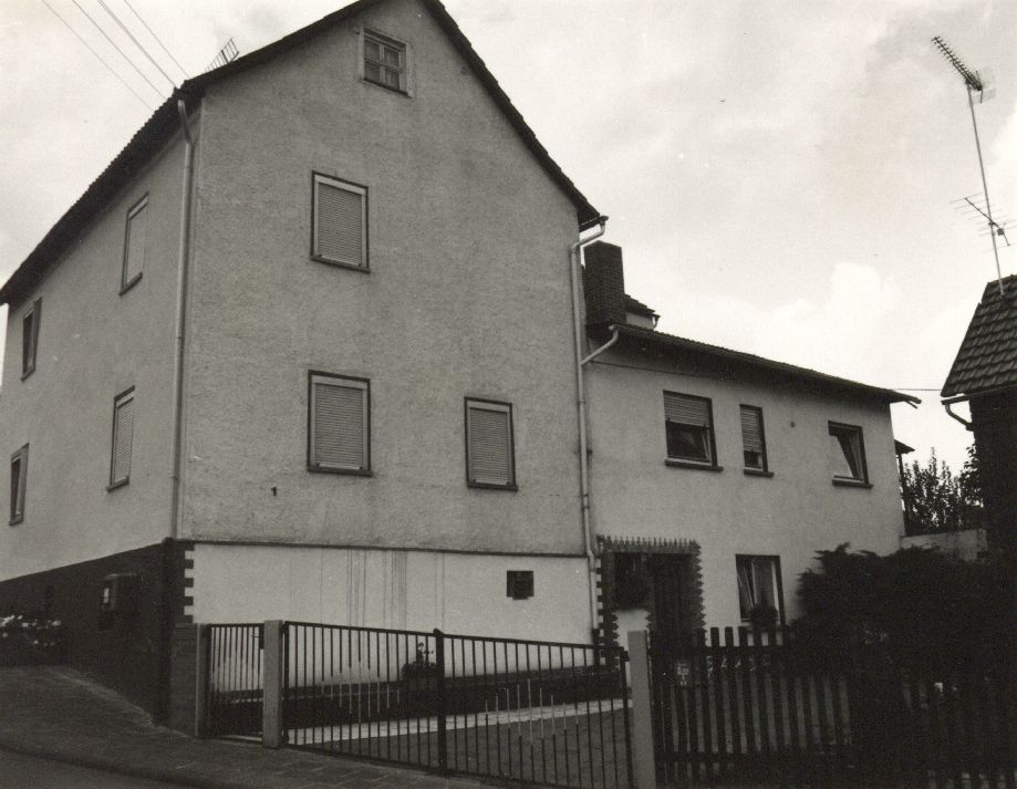 Burgsolms, Bahnhofsallee 01