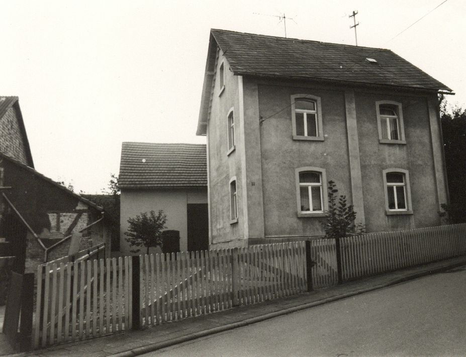 Burgsolms, Bahnhofsallee 02
