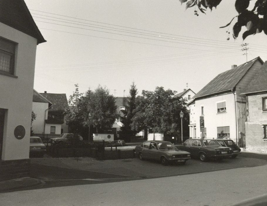 Burgsolms, Burgplatz 01