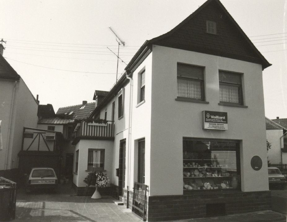 Burgsolms, Burgplatz 02