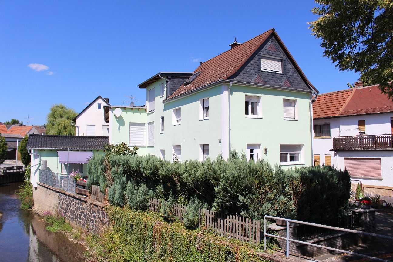 Burgsolms, Burgplatz 02