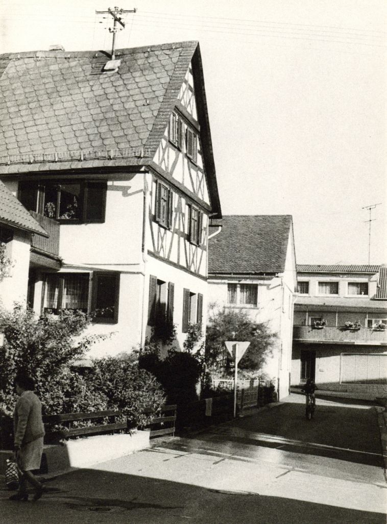 Burgsolms, Höllenstraße 01
