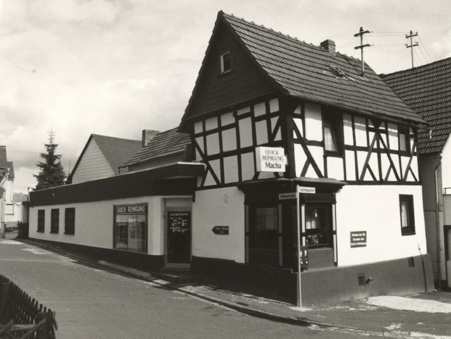 Burgsolms, Höllenstraße 02